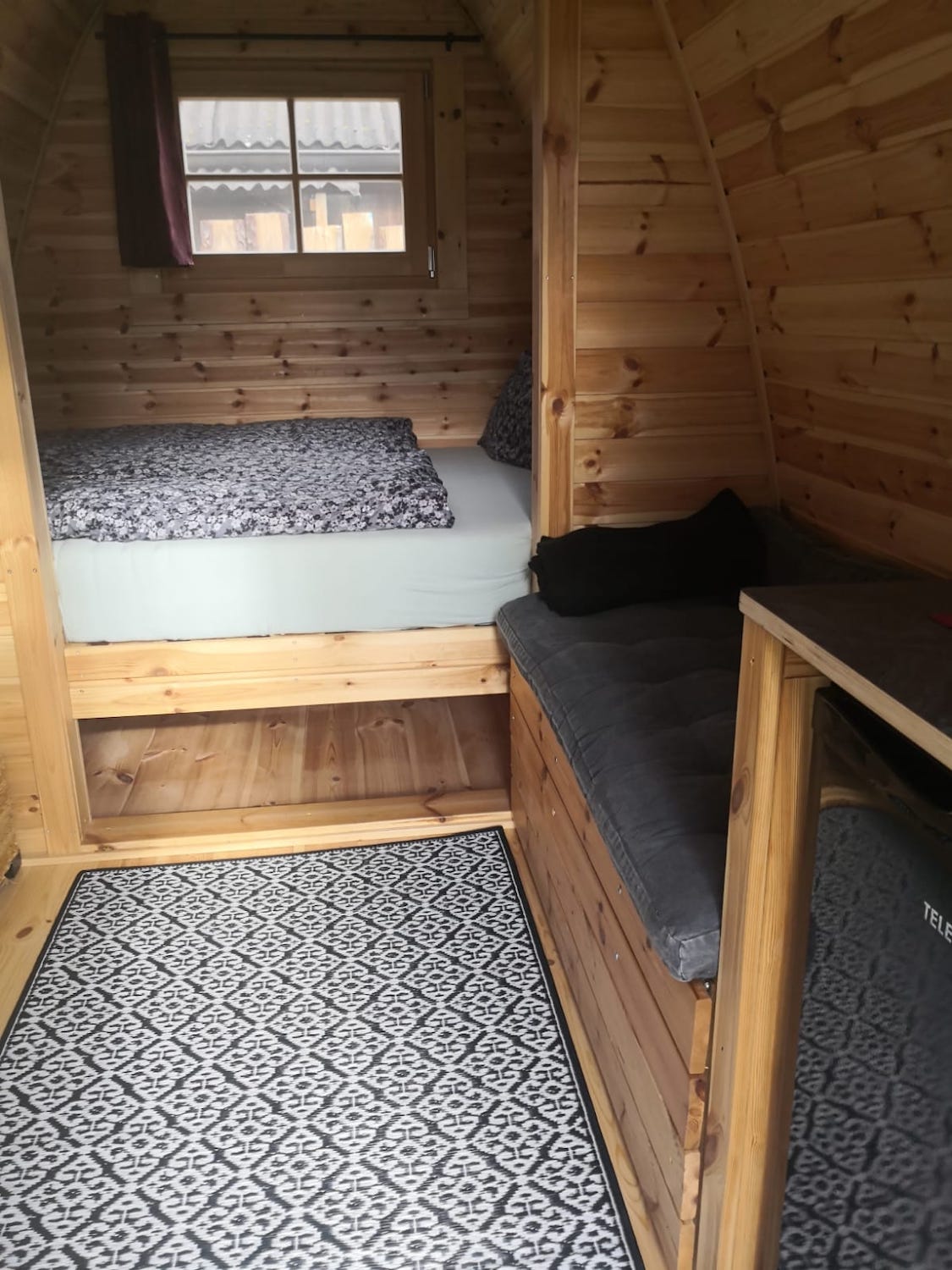 Schlafzimmer im Campingfass